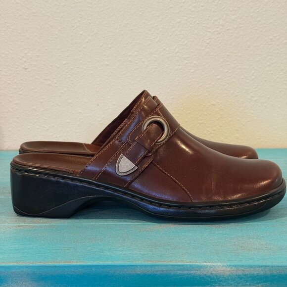 Clarks Womens Brown Leather Slip-On Mule Shoes With Buckle Detail Sz 7 #74106 - Picture 1 of 11